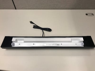 Bottom side of 30 inch reptile strip light fixture