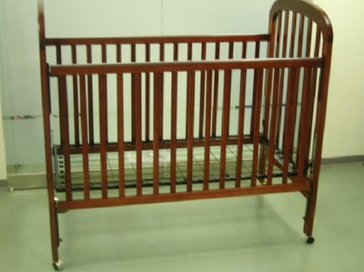 Nan Far Woodworking Drop-Side Crib