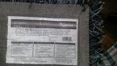Label affixed to the back of the rug