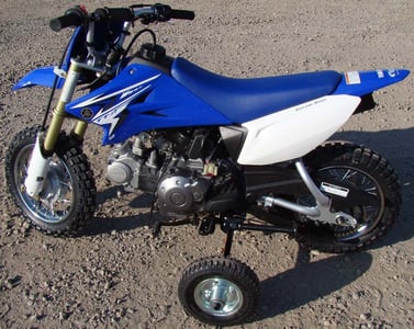 Recalled training wheels mounted on a Yamaha TT-R50