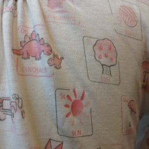 Babycotton Alphabet nightgown (close-up)