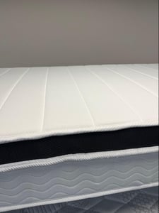 Close-up of fabric patterns on side and top of the mattress