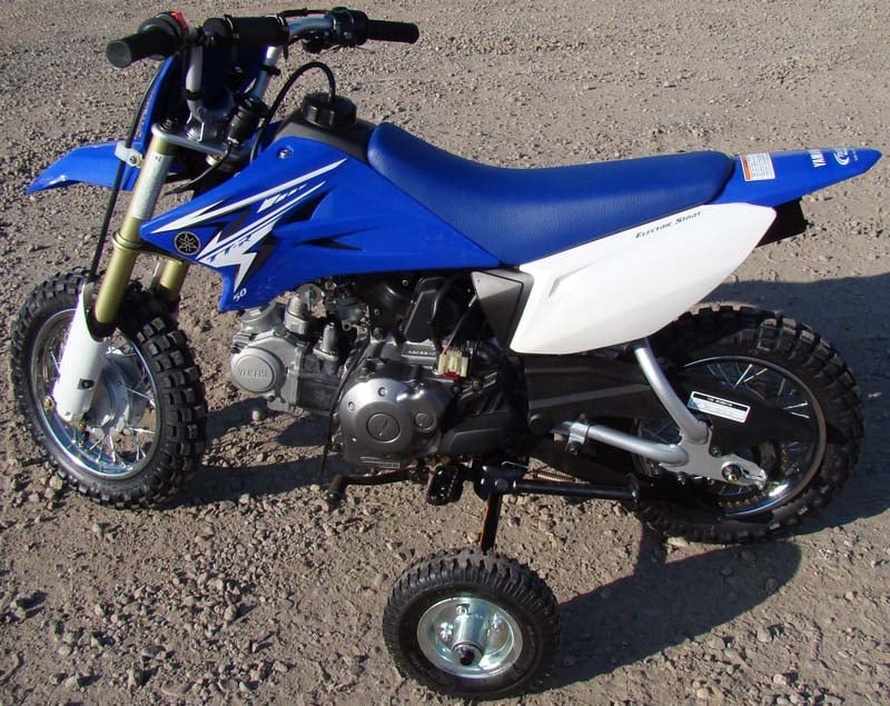 Recalled training wheels mounted on a Yamaha TT-R50